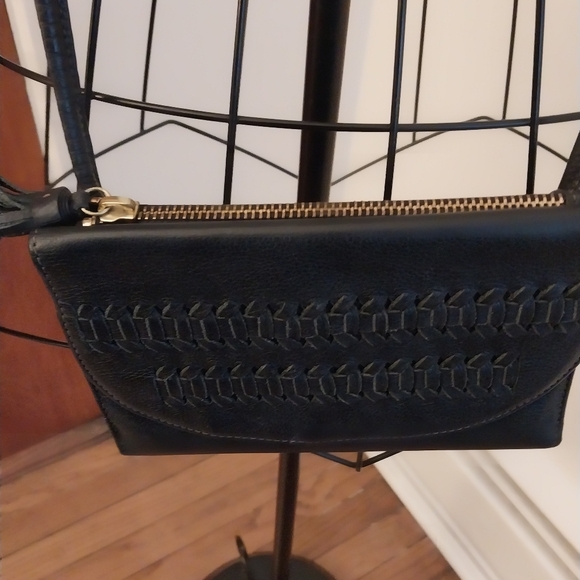 Fossil Pre-Loved Crossbody Very Good Condition.Elegant Black Women\'s Clutch